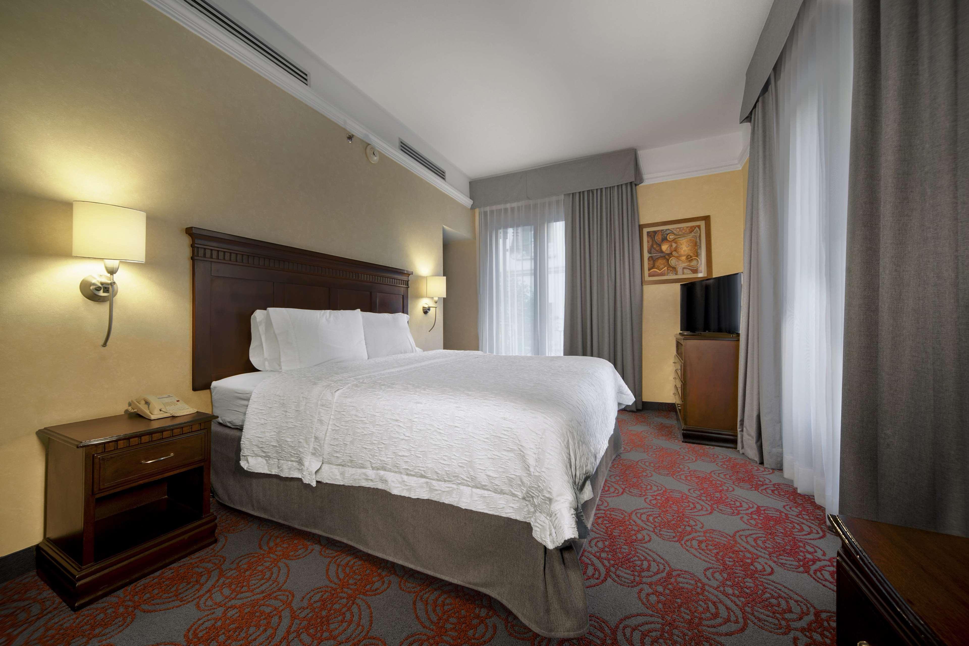 Hampton Inn & Suites Mexico City - Centro Historico Exterior photo